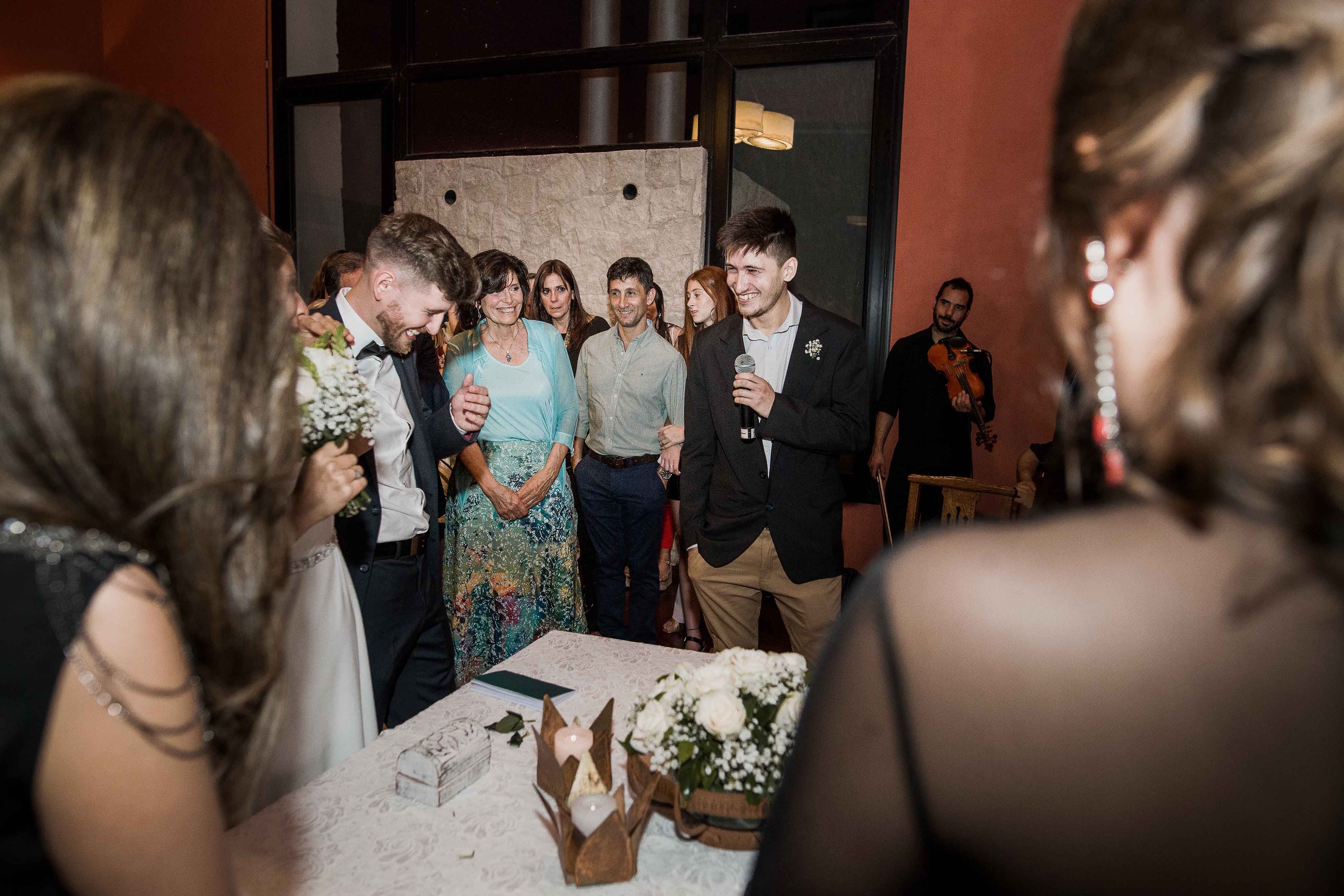 Fotos de la boda de Ani y Gonza en Victoria realizadas por Bucle Fotografías Flor Bosio y Caro Clerici