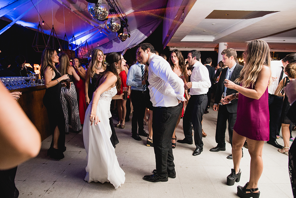Fotos de la boda de Loli y Martin en Rosario realizado por Bucle Fotografías.Fotógrafas Flor Bosio y Caro Cle.