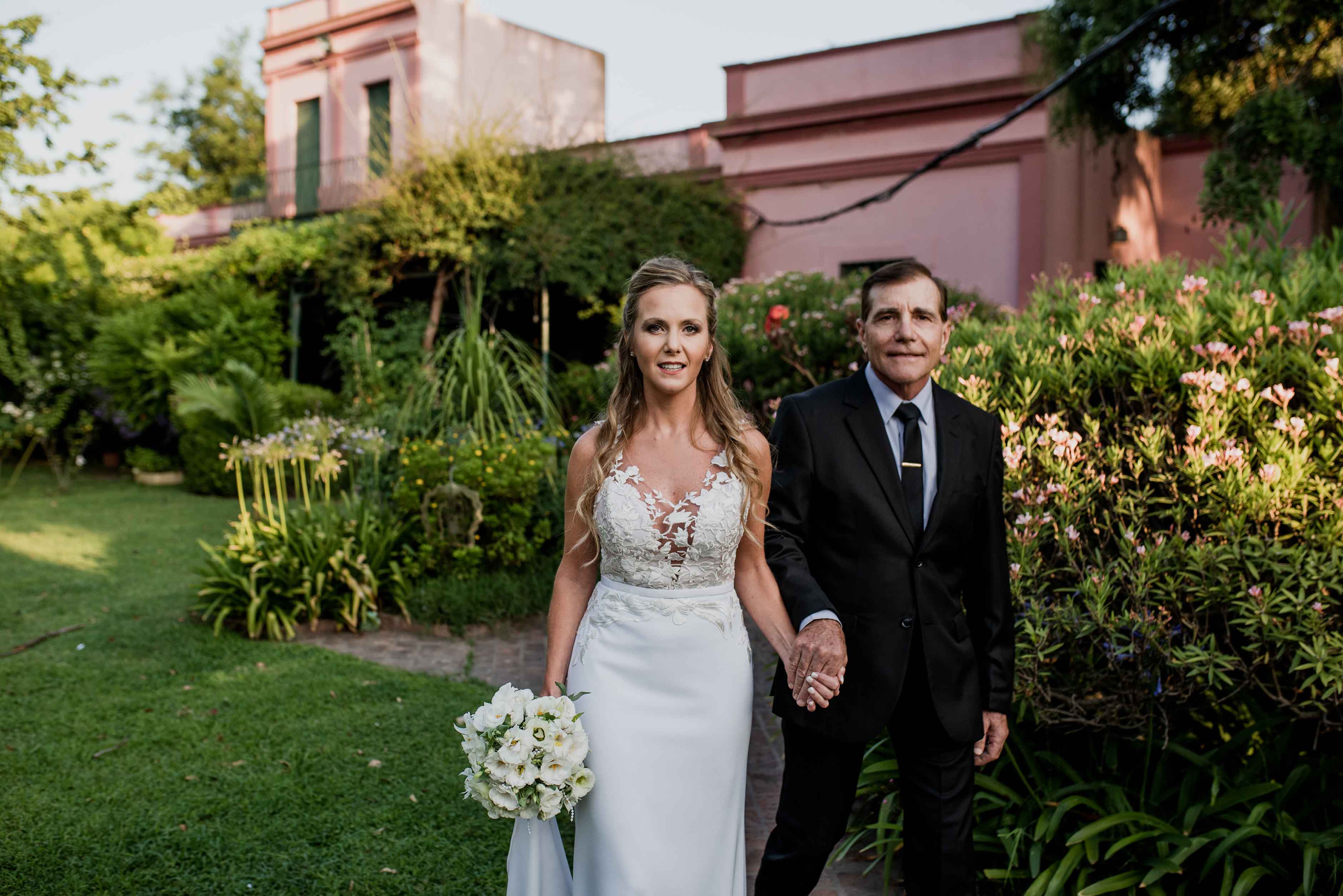 Fotos de la boda de Vane y Diego en Casilda realizadas por Bucle Fotografias Flor Bosio y Caro Clerici