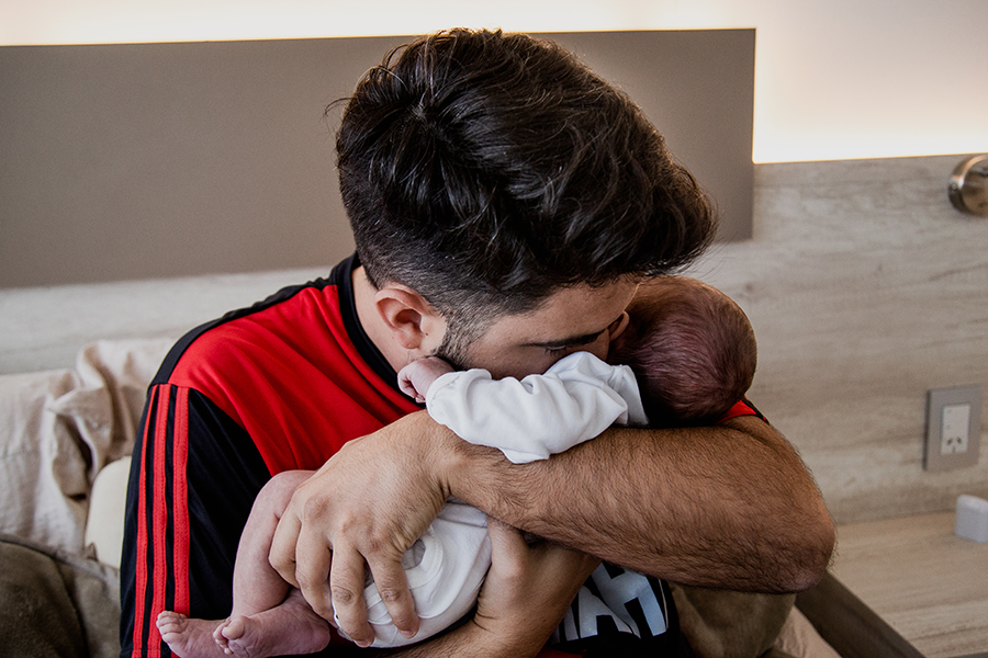 Fotos de recién nacido de Mateo en Rosario realizadas por Bucle Fotografias Flor Bosio y Caro Clerici