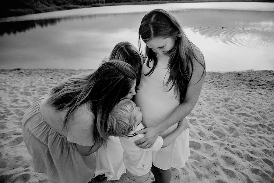 Fotos de la sesión de embarazo multipanza Familia Favarel en Rosario realizadas por Bucle Fotografias Flor Bosio y Caro Clerici
