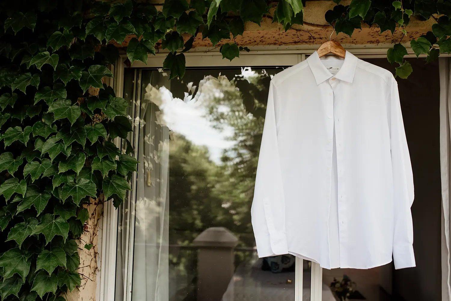 Camisa del novio en sus preparativos