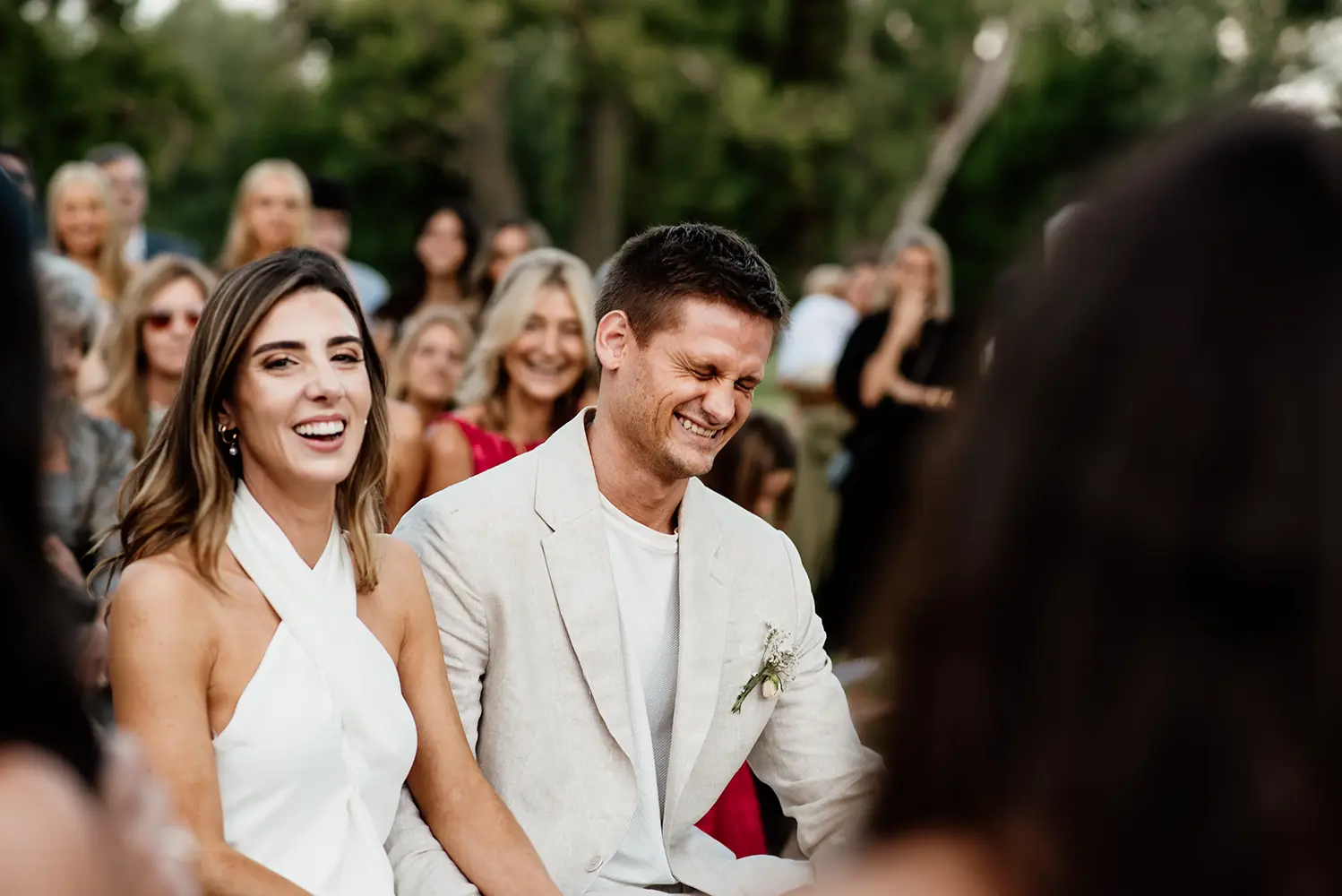 Novios se ríe en civil