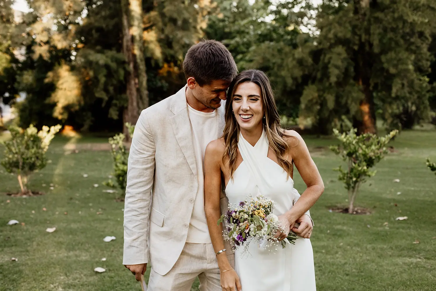 Retratos de novios riñéndose