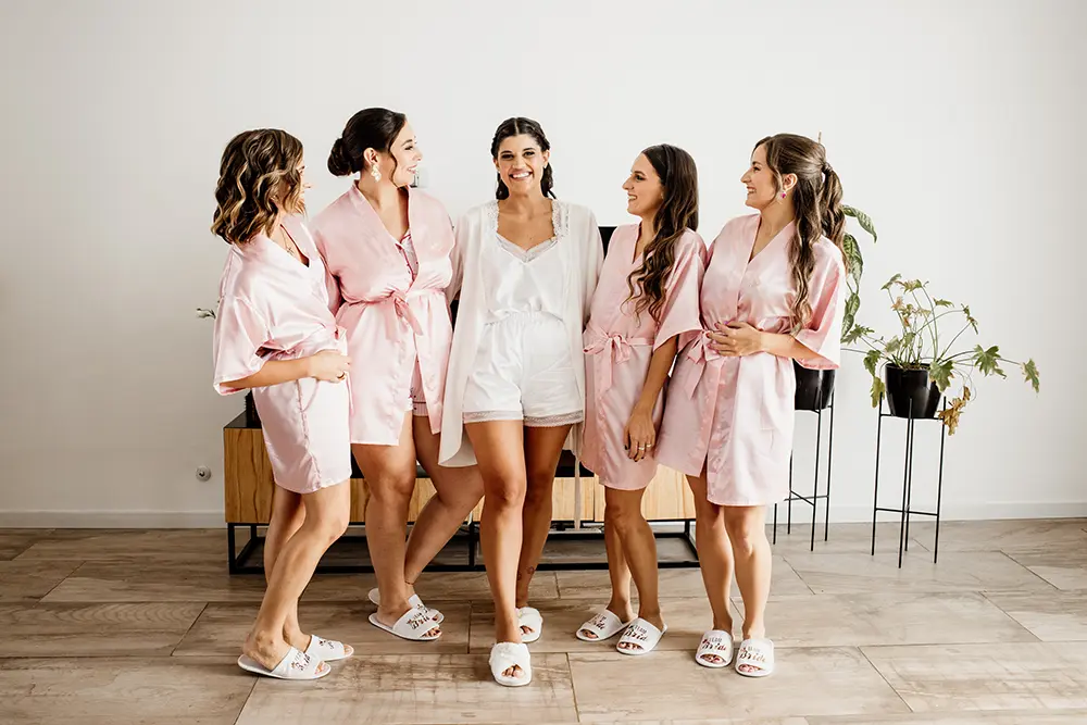 Novia con amigas
