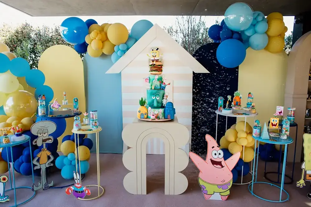 Candy bar con torta y decoración