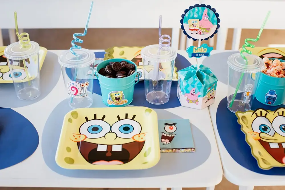 Detalles de mesa con temática bob esponja