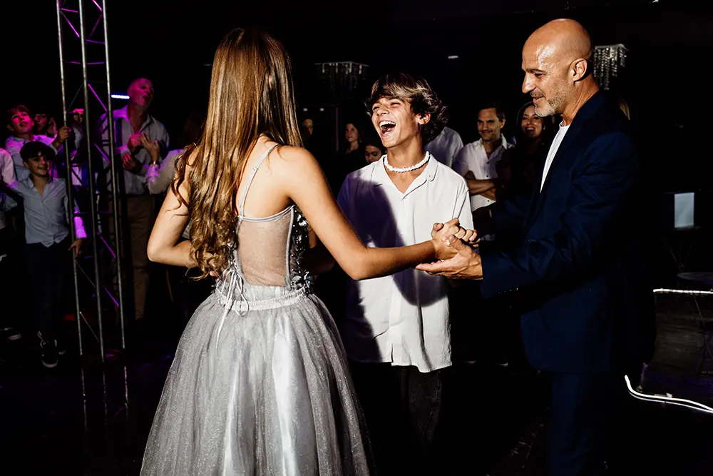 Vals con el hermano menor de la quinceañera