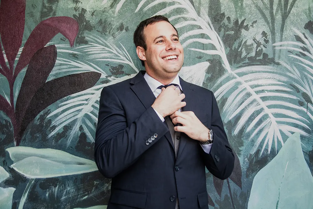 Retrato del novio listo para salir