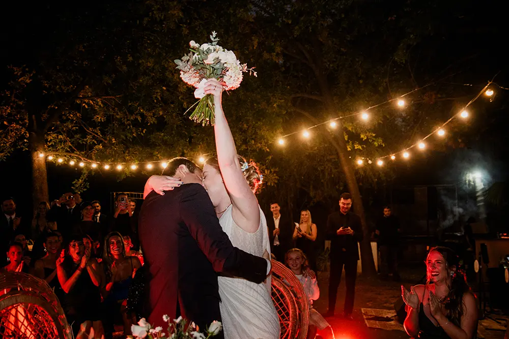 El beso de los novios