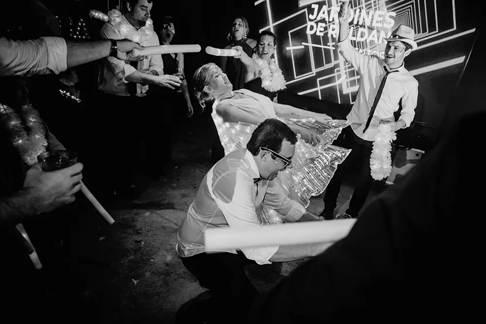 Foto de novios bailando