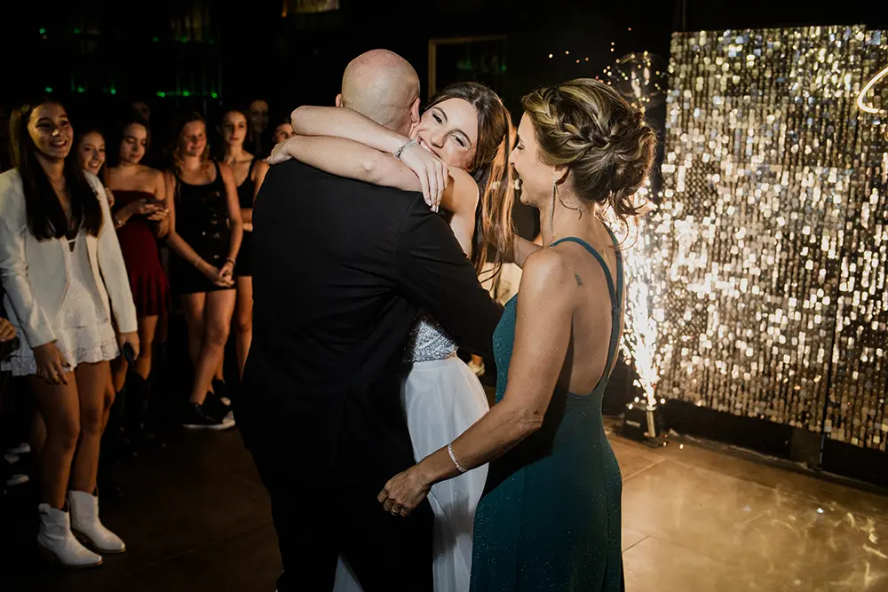 Abrazo de los padres