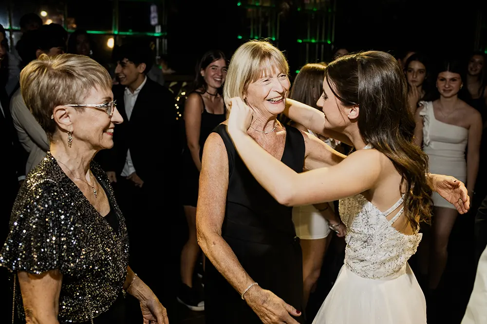 Abrazo de las abuelas