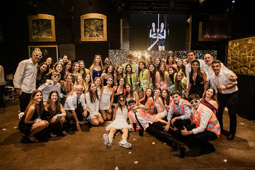 Foto grupal de todos los invitados