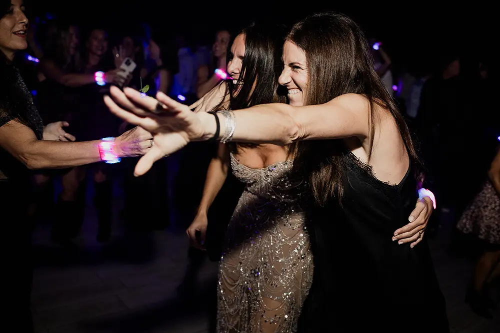 Flavia baila con amigas