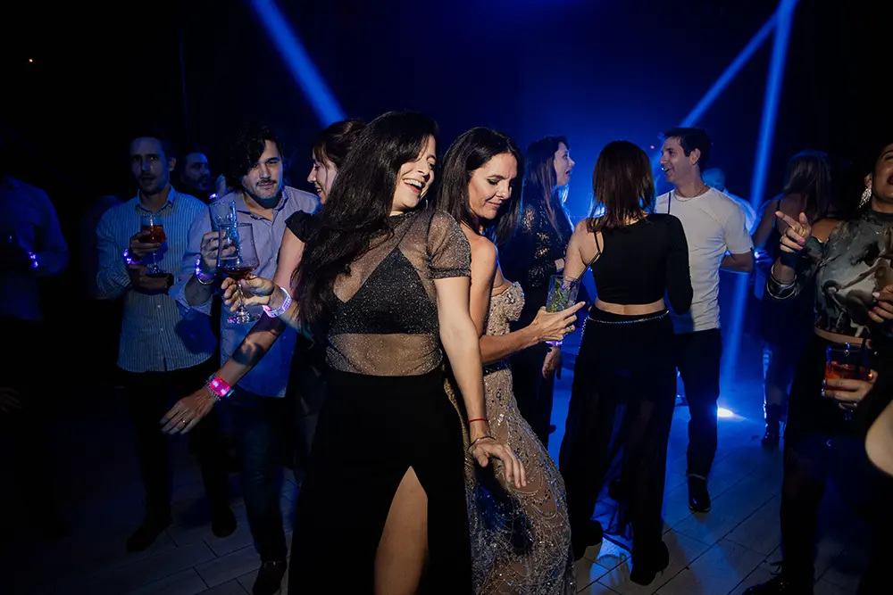 Amiga y Flavia bailando