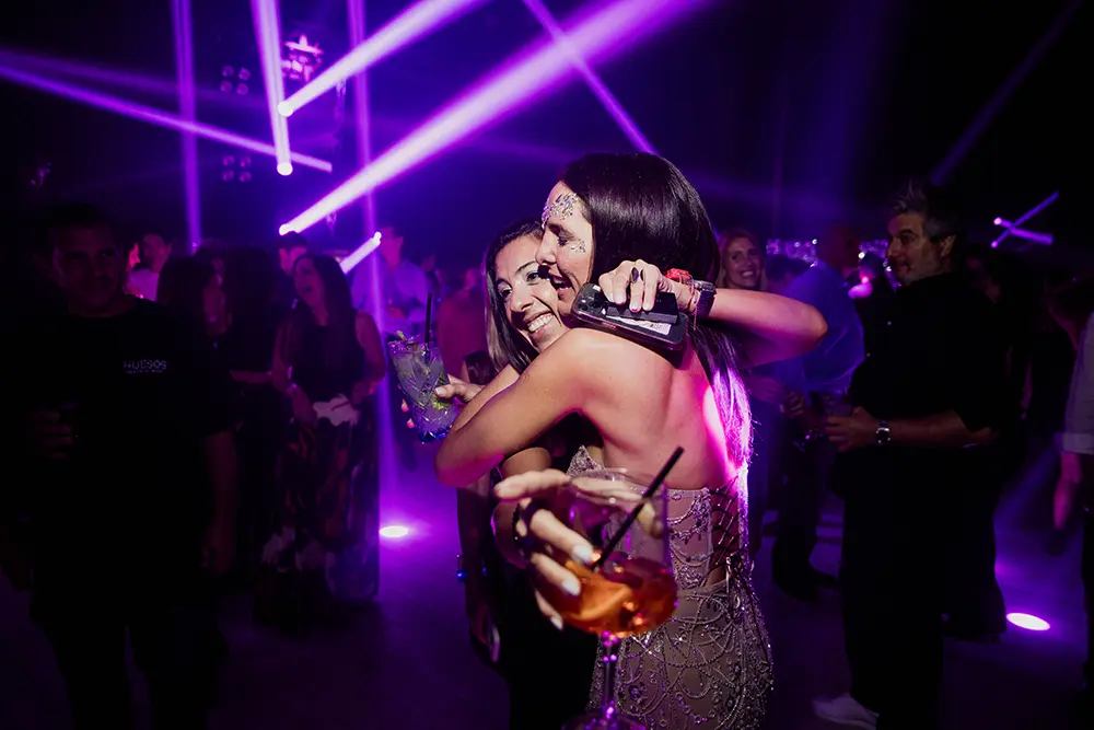 Abrazo de amiga y Flavia